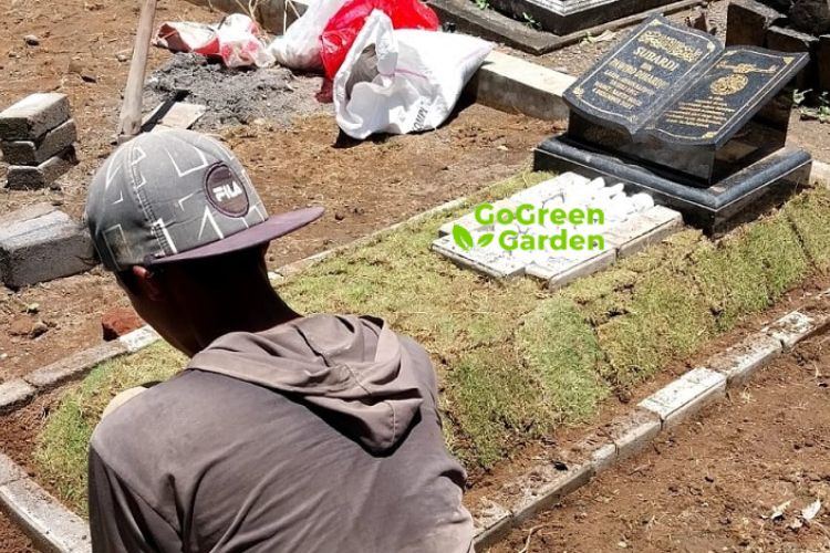 Proyek terbaru pemasangan rumput makam di Kulon Progo, Sumber: doc pribadi
