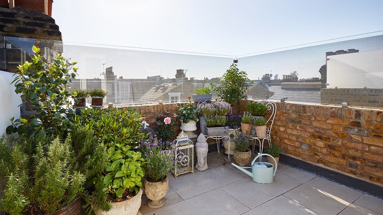 Membuat taman di balkon rumah, Sumber: idealhome.co.uk